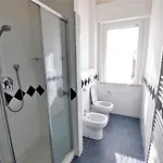 Colombo Apartment, Fronte アパート