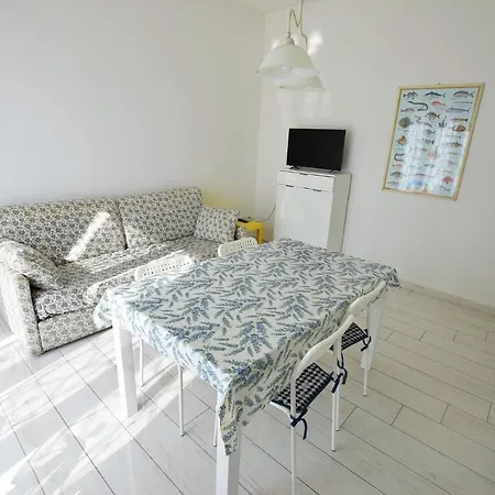 Colombo Apartment, Fronte * San Vincenzo